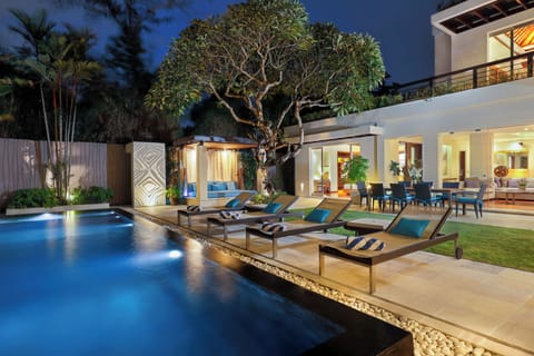 Private swimming pool 