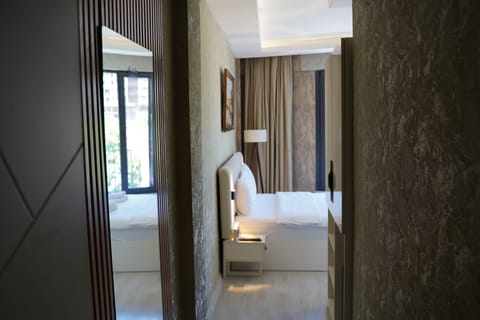 Deluxe Double Room | Hypo-allergenic bedding, minibar, laptop workspace, free WiFi