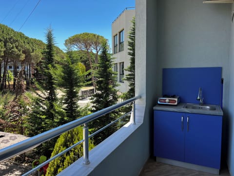 Triple Room, Garden View | Private kitchen | Fridge, stovetop, cookware/dishes/utensils