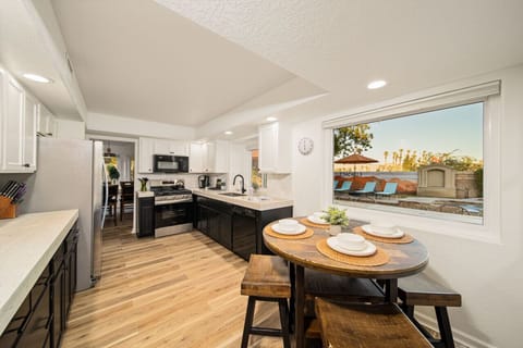 Kitchen / Breakfast Area