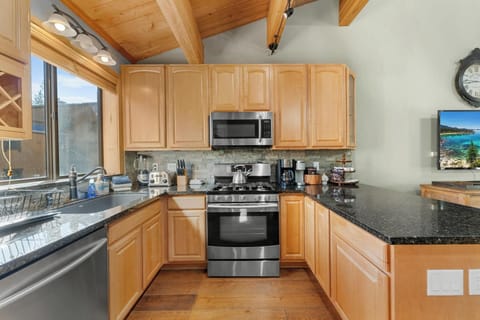 Kitchen with all the fixings!