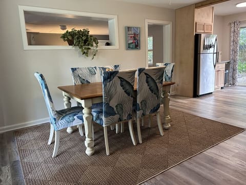 Glimpse into kitchen & TV room