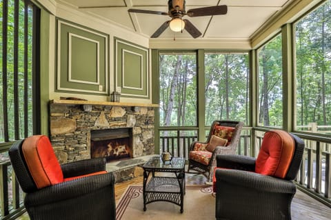 Elk Horn - Master Bedroom Screened In Porch