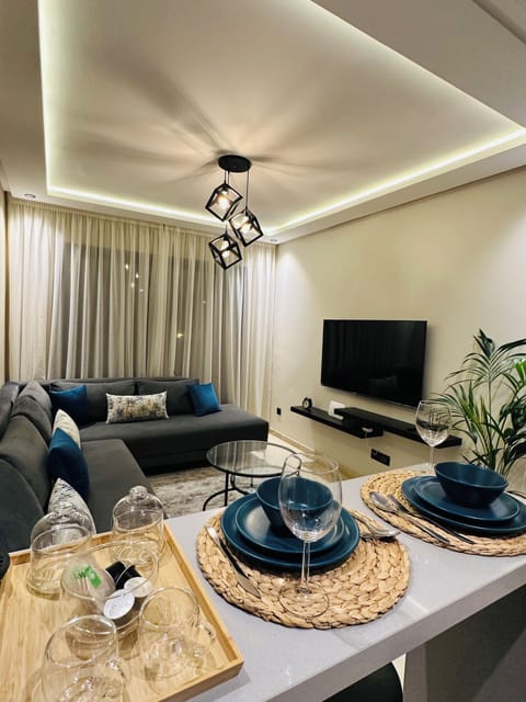 Comfort Apartment, Balcony, City View | Living area