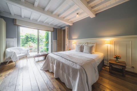 Deluxe Cabin, Garden View | Egyptian cotton sheets, premium bedding, individually decorated