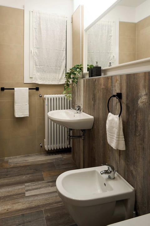 Economy Room | Bathroom | Shower, free toiletries, towels, soap