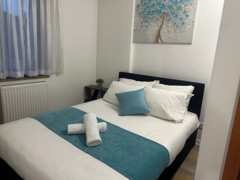 Family Suite, Multiple Beds | Premium bedding, desk, laptop workspace, iron/ironing board