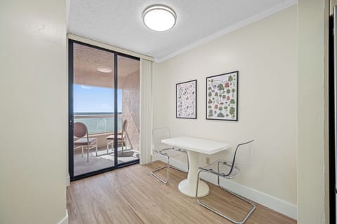 Breakfast nook with balcony overlooking the Intercoastal Waterway