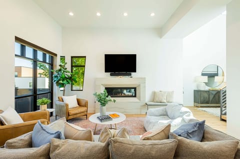 Living room with designer furnishings, Samsung Smart TV, and Yamaha sound bar