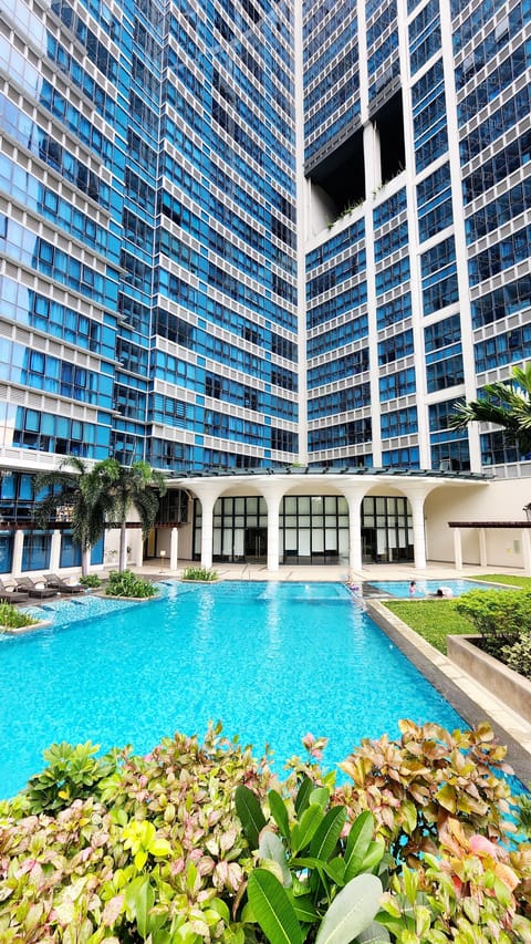 2 outdoor pools, open 8:00 AM to 8:00 PM, sun loungers