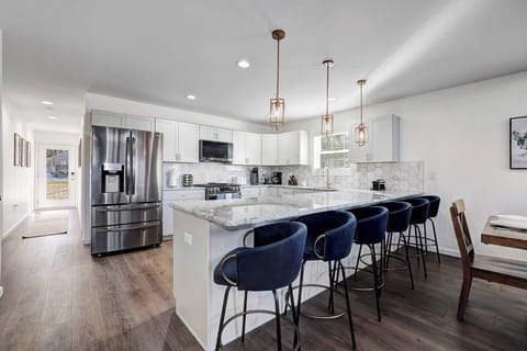 Kitchen with big island 