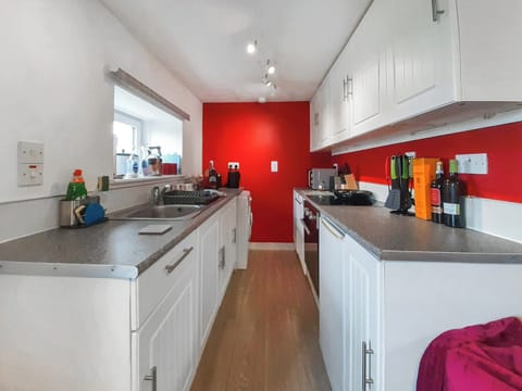 Kitchen | Aisir Croft, Oldshoremore
