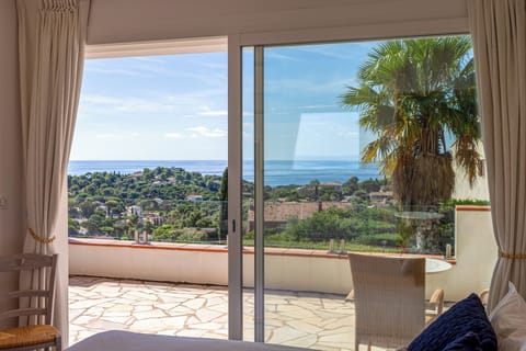 Panoramic sea views bedroom 2