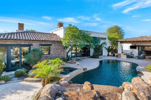 Private backyard Paradise w/ large heated pool with grotto, Spa & Pool House w/ Covered Patio