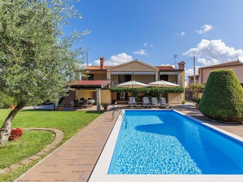 Plant, Water, Sky, Cloud, Property, Azure, Blue, Swimming Pool, Tree, Building