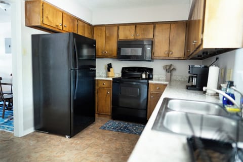 Your home-cooking haven! Fully equipped with a refrigerator, oven, and microwave—everything you need to whip up delicious meals during your stay!