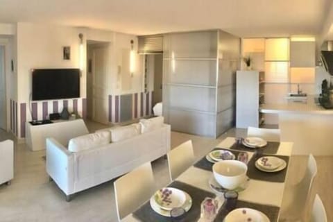 LIVING ROOM (1)