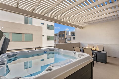 Private Hot Tub / Patio Furniture / Fire Table