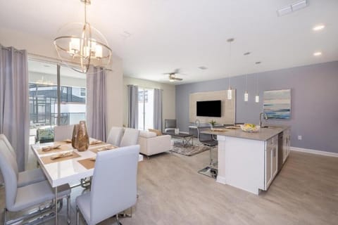 Dining area image 1