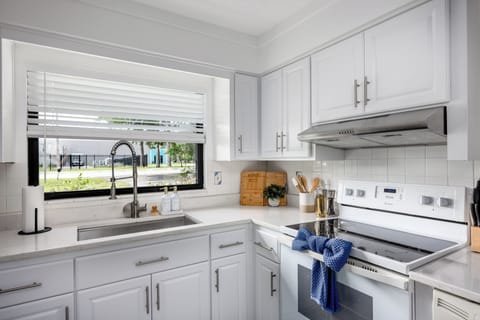 Compact kitchen and fully equipped