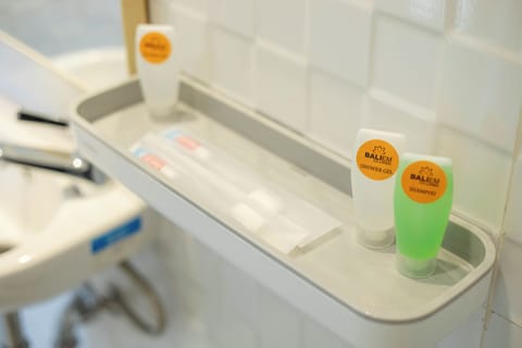 Deluxe Room | Bathroom amenities