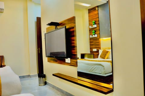 Double or Twin Room | Desk, soundproofing