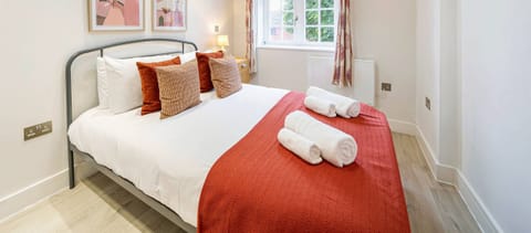 SPACIOUS BEDROOM WITH CABINET