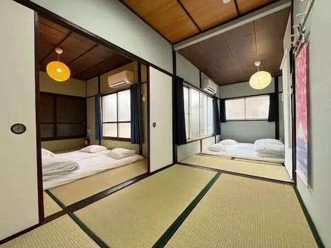 House, City View | 2 bedrooms, blackout drapes, iron/ironing board, WiFi (free)