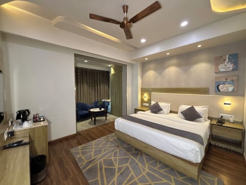 Junior Suite | In-room safe, desk, laptop workspace, iron/ironing board