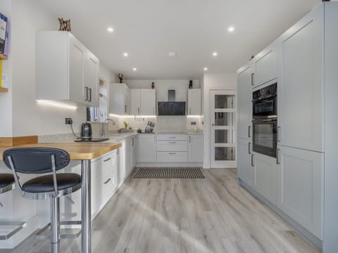 Kitchen | Garden View, Bournemouth