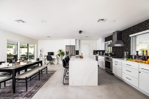 Complete Kitchen, Stainless Steel Appliances, Island, Dining Table