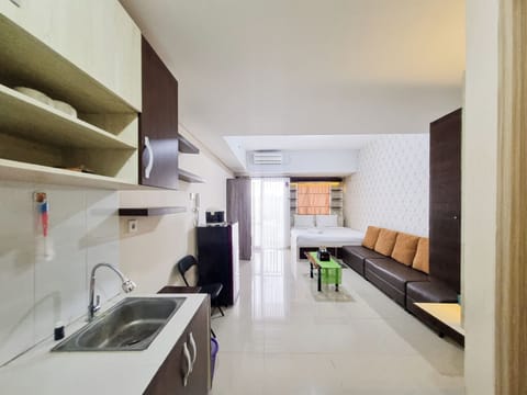 Deluxe Studio (kingbed) | Private kitchen