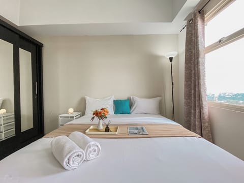 Deluxe Studio (queenbed) | Free WiFi, bed sheets