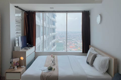 Deluxe Studio (queenbed) | Free WiFi, bed sheets