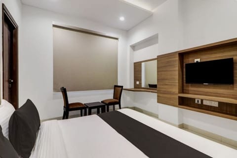 Deluxe Double or Twin Room, City View | Desk, laptop workspace, iron/ironing board, free WiFi