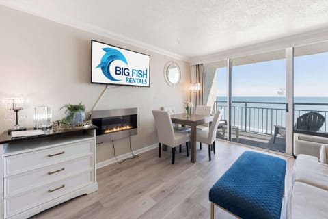 Amazing Living Room, Beautifully Decorated, Stunning Views🌊☀️

