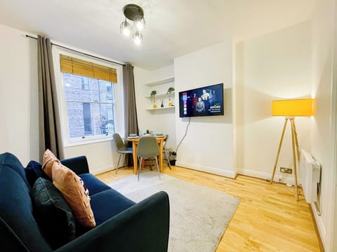 Living & Dining area | Fully furnished flat near Shoreditch, Old Street, Hoxton