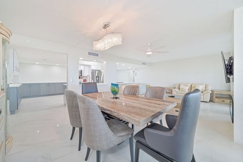 VSC1004 - Dining for six