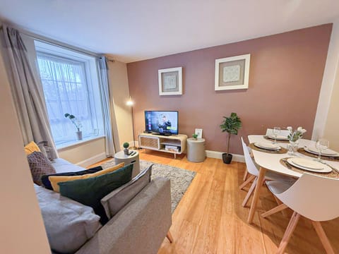 Living & Dining area | Nine Elms flat near Vauxhall, Oval & Battersea