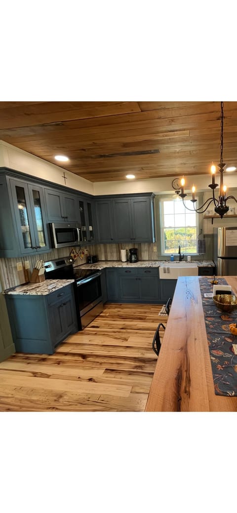 Custom kitchen cabinets with granite countertops