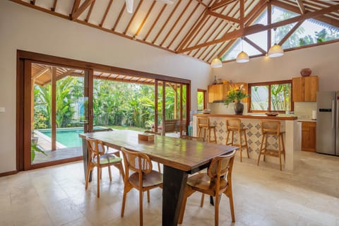 Deluxe Villa | In-room dining