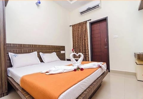 Deluxe Double Room, Non Smoking | Bed sheets
