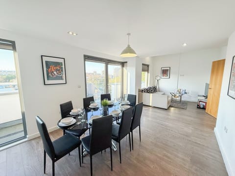 Enjoy meals in this dining area near Hoxton, Shoreditch, Old Street, Islington