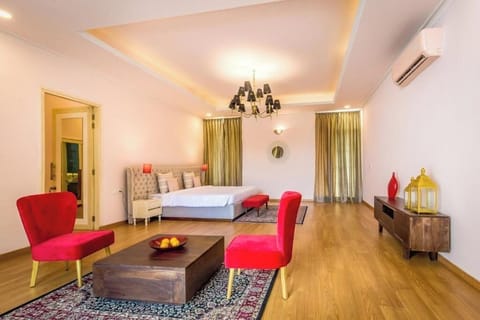 Family Suites | Premium bedding, individually decorated, individually furnished, desk