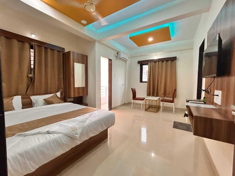 Luxury Single Room, Balcony | Free WiFi
