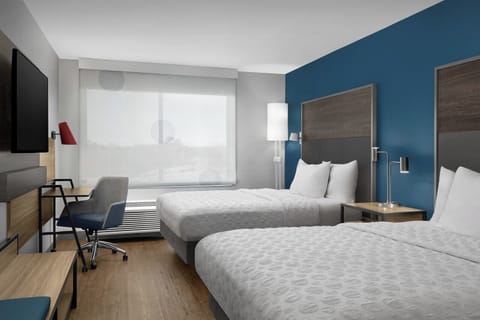 Desk, laptop workspace, iron/ironing board, free WiFi