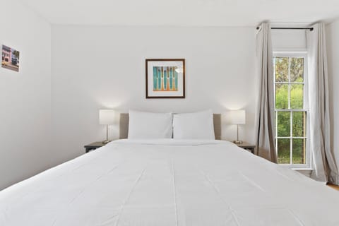 5 bedrooms, iron/ironing board