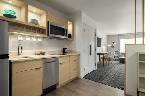 Desk, laptop workspace, iron/ironing board, free cribs/infant beds