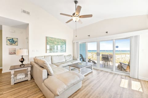 Living room facing the ocean and the beautiful sandy beach.