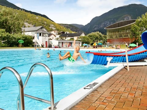 House | Pool